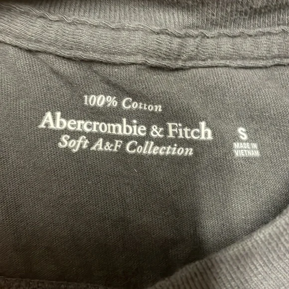 Abercrombie & Fitch men’s tee. Small - Picture 2 of 4